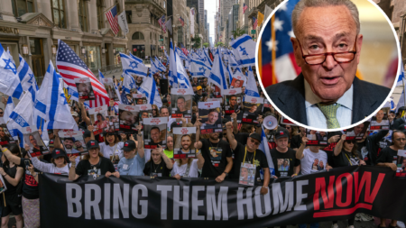 Chuck Schumer Booed While Speaking at Israel Parade in NYC