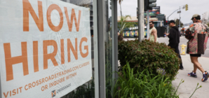 US Jobless Claims Drop Amidst Low Layoffs