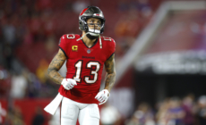 Buccaneers’ Mike Evans Exits Game With Leg Injury