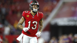 Buccaneers’ Mike Evans Exits Game With Leg Injury