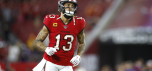 Buccaneers’ Mike Evans Exits Game With Leg Injury