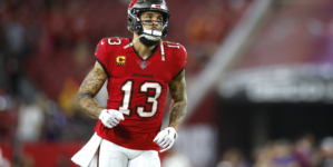 Buccaneers’ Mike Evans Exits Game With Leg Injury