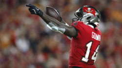 Buccaneers’ Chris Godwin Carted Off Field With Significant Leg Injury