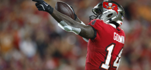 Buccaneers’ Chris Godwin Carted Off Field With Significant Leg Injury