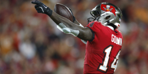 Buccaneers’ Chris Godwin Carted Off Field With Significant Leg Injury