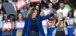 CNN Anchor Cuts Away From Kamala Harris Rally and Fact-Checks Claims