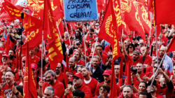 Tens of Thousands of Italian Autoworkers Join First Strike in 20 Years