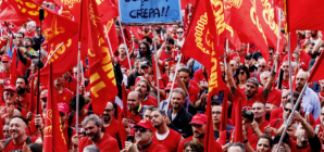 Tens of Thousands of Italian Autoworkers Join First Strike in 20 Years