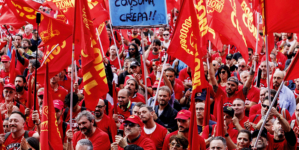 Tens of Thousands of Italian Autoworkers Join First Strike in 20 Years