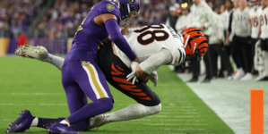 Ravens All-Pro Safety Kyle Hamilton Exits Game With Scary Non-Contact Injury