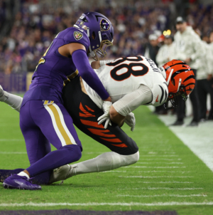 Ravens All-Pro Safety Kyle Hamilton Exits Game With Scary Non-Contact Injury