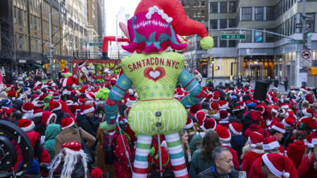 SantaCon Attendees Overrun New York for Raucous, Boozy Event