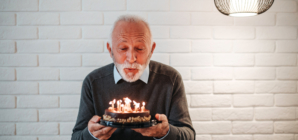 Dad Receives Cake for 54th Birthday, Internet Can’t Cope With What It Shows