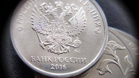 Russian Ruble Nosedives as Economy Gives Putin Major Headache