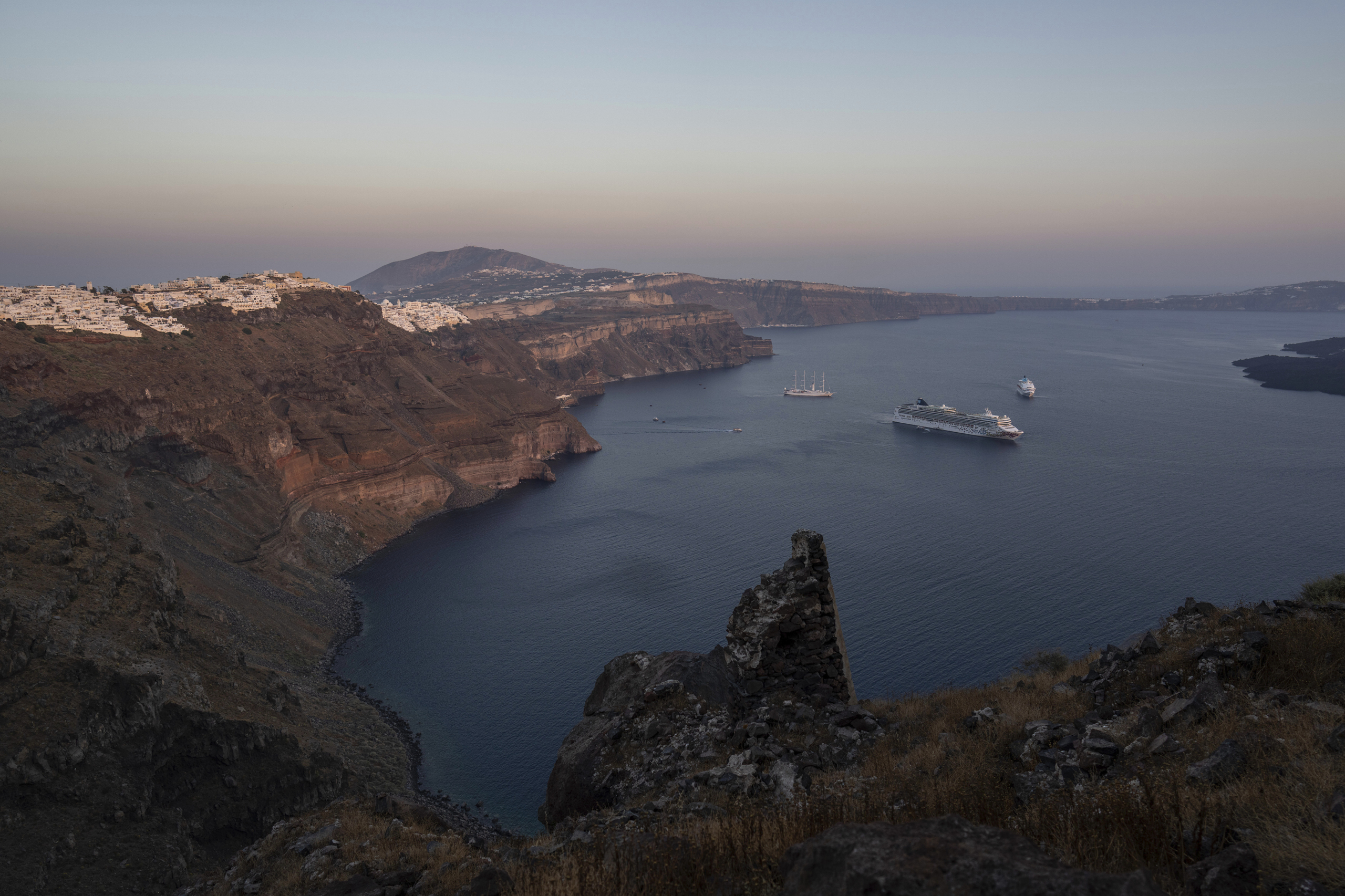 Emergency Crews Sent to Santorini as Quake Swarm Alarms Experts