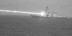 US Warship Fires Laser Weapon in Stunning Photo