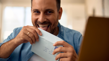 Woman’s Husband Tasked With Sending Wedding Invites, but There’s a Problem