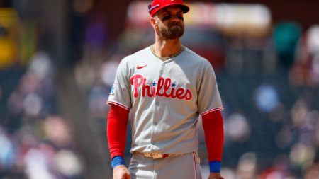 Phillies’ Bryce Harper Exits Tuesday vs Braves With Injury