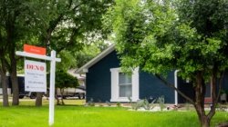 US Housing Market Wobbles During Major Homebuying Season