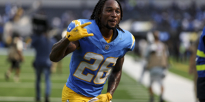 NFL Insider Links Eagles To Free Agent Defensive Playmaker