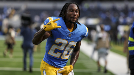 NFL Insider Links Eagles To Free Agent Defensive Playmaker