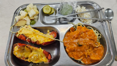 American Teacher in South Korea Compares School Lunch to U.S.—’Grotesque’