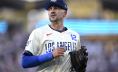 Former Dodgers, Diamondbacks Gold Glove Shortstop Suddenly Retires After 15 Years