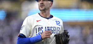 Former Dodgers, Diamondbacks Gold Glove Shortstop Suddenly Retires After 15 Years
