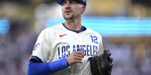 Former Dodgers, Diamondbacks Gold Glove Shortstop Suddenly Retires After 15 Years