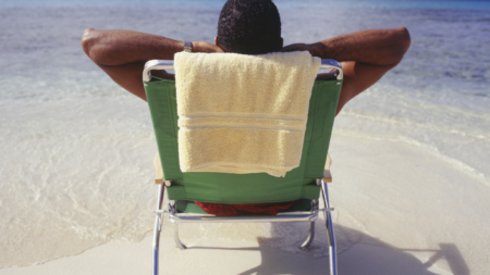 Woman Leaves Husband Sunbathing, Horror at Where She Finds Him 3 Hours Later