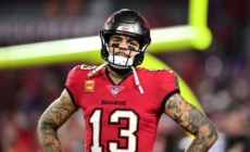 Buccaneers’ Mike Evans Carted Off Field in Lions Game With Brutal New Injury