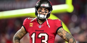Buccaneers’ Mike Evans Carted Off Field in Lions Game With Brutal New Injury