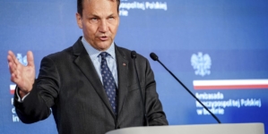 Poland issues Putin arrest warning ahead of Trump meeting