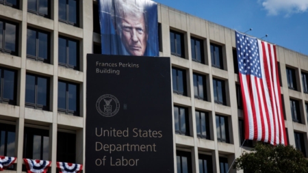 Top economist issues stark warning over jobs market