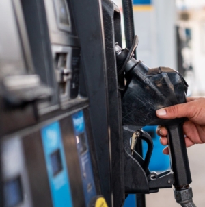 Gas Prices Fall Below $3 for First Time Under Trump