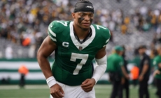 Jets’ Justin Fields Reacts to Being Benched in Loss to Panthers