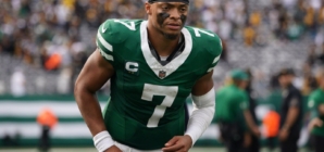 Jets’ Justin Fields Reacts to Being Benched in Loss to Panthers