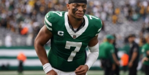 Jets’ Justin Fields Reacts to Being Benched in Loss to Panthers