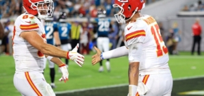 Patrick Mahomes Had Classy Gesture for Travis Kelce After Historic TD
