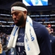 Mavericks’ Anthony Davis Exits Game With Concerning Injury