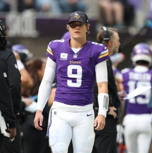Vikings’ JJ McCarthy Takes Unfortunate Turn With Injured Ankle on Sideline