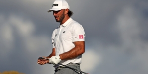 Max Homa Refuses to Quit Despite Ankle Injury, Posts Bogey-Free 66