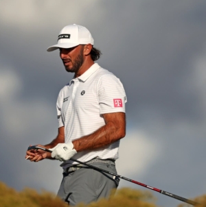 Max Homa Refuses to Quit Despite Ankle Injury, Posts Bogey-Free 66