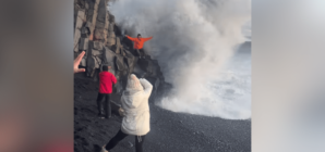 Moment Tourists ‘Risk Their Lives’ For Beach Photo Where Girl Recently Died %%page%% %%sep%% %%sitename%% Moment Tourists ‘Risk Their Lives’ For Beach Photo Where Girl Recently Died