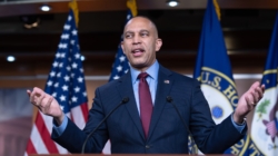 Hakeem Jeffries responds to Jeffrey Epstein email revelations