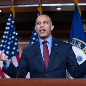 Hakeem Jeffries responds to Jeffrey Epstein email revelations