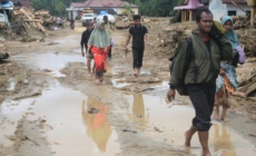 Indonesian Floods Death Toll Tops 300 as Search and Rescue Continues