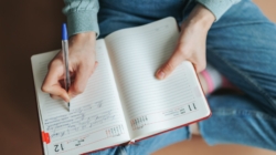 Psychologist Reveals 3 Traits of People Who Prefer Paper Planners