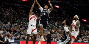 Spurs Head Coach Offers Further Confusion on Mysterious Stephon Castle Injury