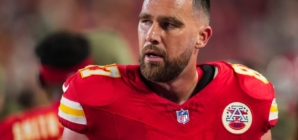 Travis Kelce Exits Chiefs-Bills Game With Apparent Injury After Vicious Hit